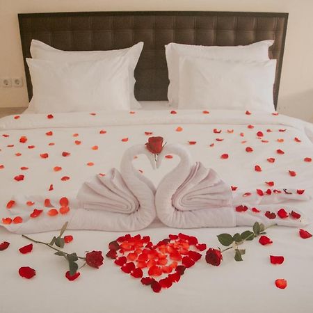 The Laviana Hotel Ловина Экстерьер фото